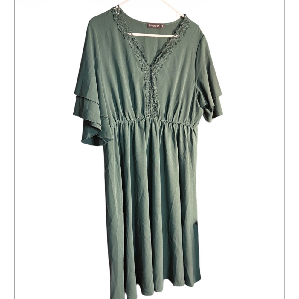 🛑LAST CHANCE🛑Scomchic Green Midi Dress with Lace Detail